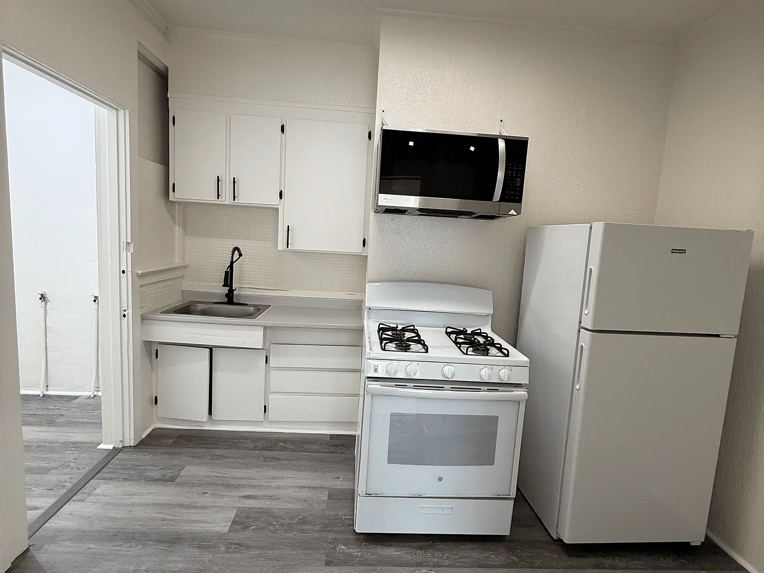 2 bed, 950 sqft, $1,450 — Photo 2