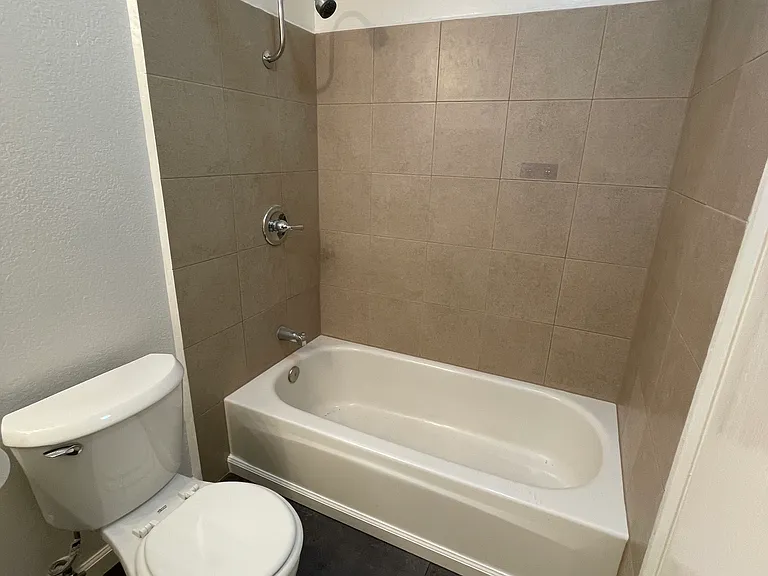Sierra Vista Apartments — Photo 25