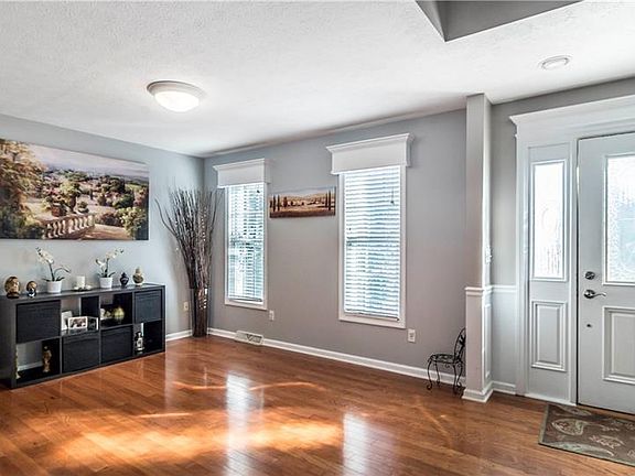 5th image of 803 Ponderosa Dr