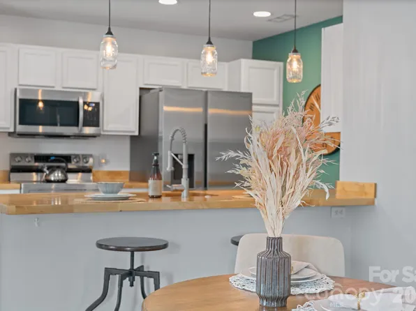 40 Foxden Dr Unit 204, Fletcher, NC 28732