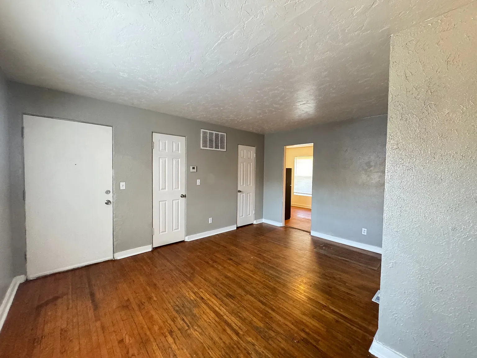 Modern 2 Bed/1 Bath Apartment Unit in Oklahoma City — Photo 4