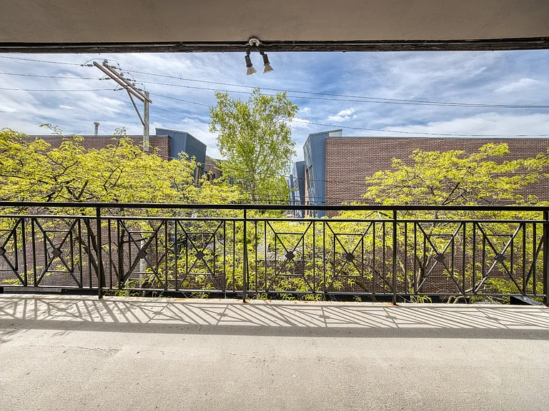 5616 N Washtenaw Ave #203 — Photo 8