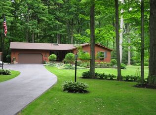 8570 Woodland Dr, Le Roy, NY 14482