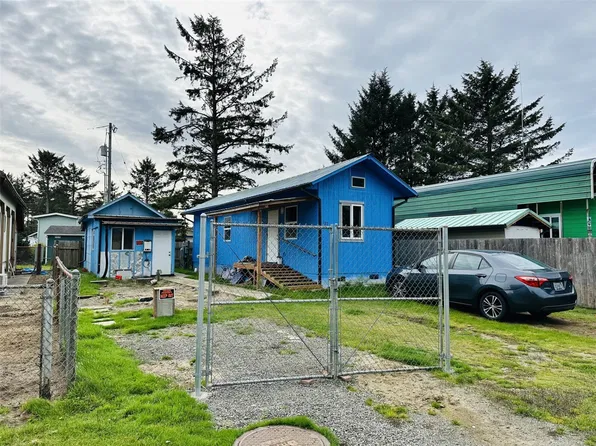 127 Victoria Loop NE, Ocean Shores, WA 98569