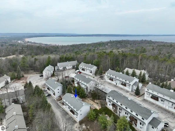 4013 Robin Hood Ln, Traverse City, MI 49686