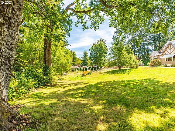 3rd image of 3556 Carman Dr