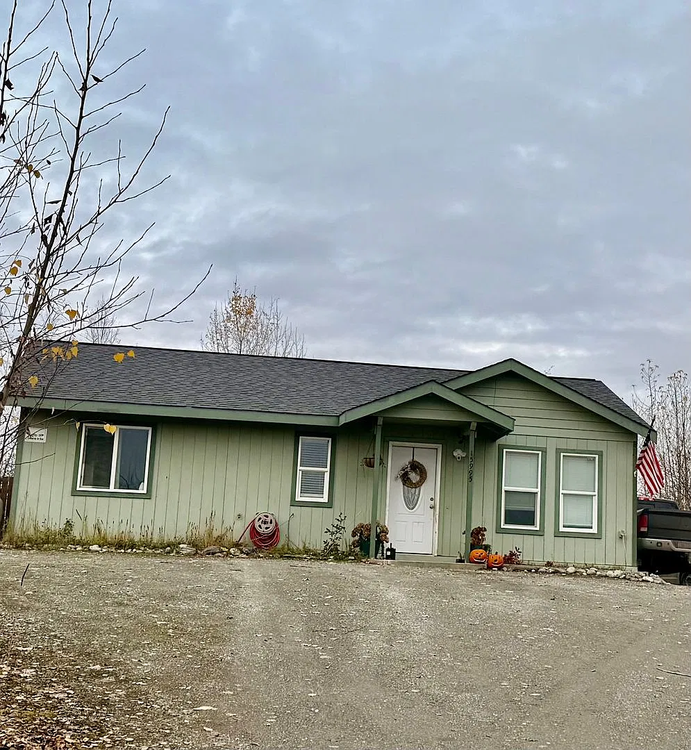 Adorable and affordable single family 2 bedroom, Ranch Style home with a fenced in back yard! — Photo 1