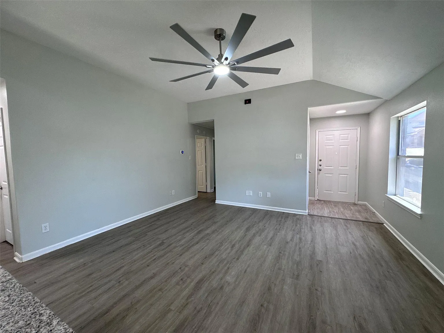 4 bed, 2.0 bath, 1302 sqft, $1,975 — Photo 3