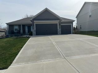 21207 W 190th Ter, Spring Hill, KS 66083