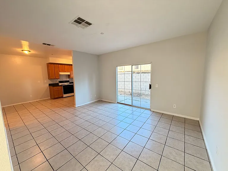 5762 Rostrata Ave — Photo 10
