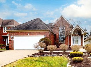 66 Thamesford Ln, Buffalo, NY 14221