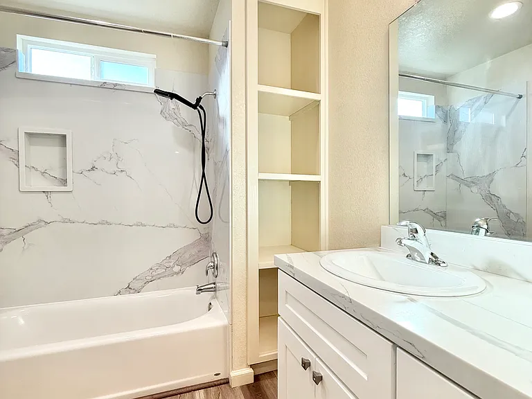 910 Elmo Ct — Photo 4