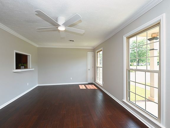 3rd image of 102 Ash Ct