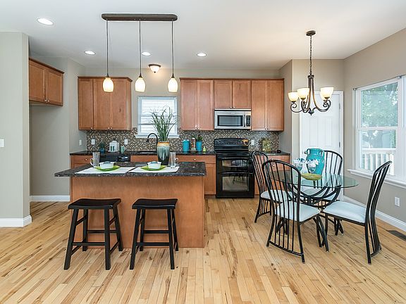 5th image of 1157 Simmons Ave
