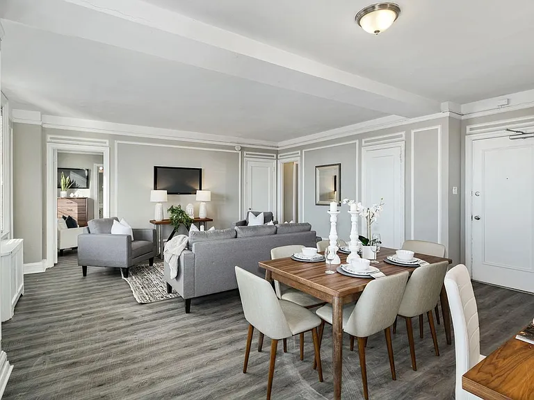 The Carlyle — Photo 14