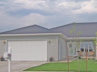 2503 Pembrooke Dr, Grand Forks, ND 58201