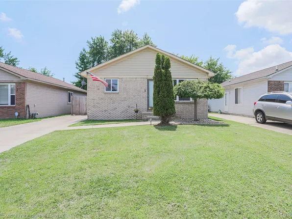 19778 E Forteen Mile Rd, Roseville, MI 48066