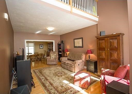 2nd image of 5 Jasmine Dr Unit 5