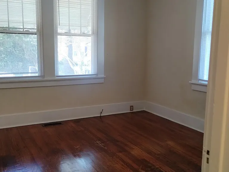 Middle bedroom