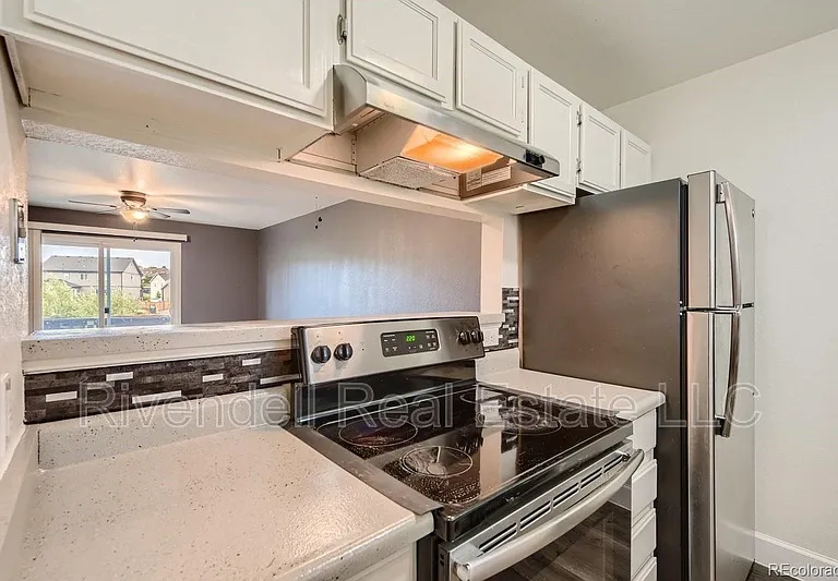 1215 S Gilbert St — Photo 2