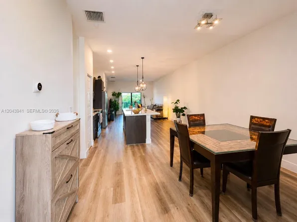 8015 NW 104th Ave APT 21, Doral, FL 33178