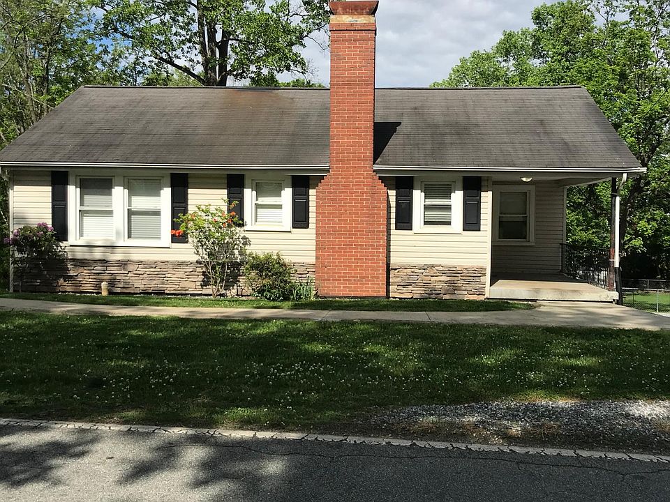 1st image of 226 21st St SE