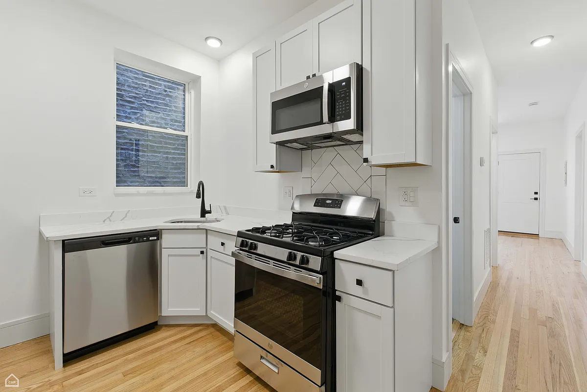 All new appliances, kitchen and baths - 1928 W 21st St #1REAR