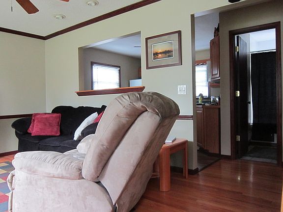 5th image of 6934 W 96th Pl
