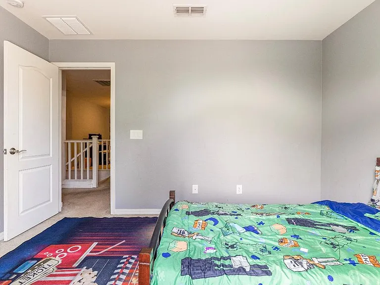 5727 S 35th Pl — Photo 11
