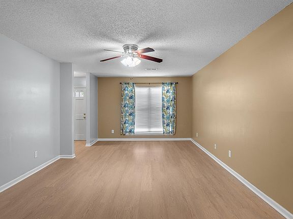 3rd image of 1106 Silver Creek Dr