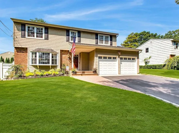 6 Williamsburgh Lane, Nesconset, NY 11767