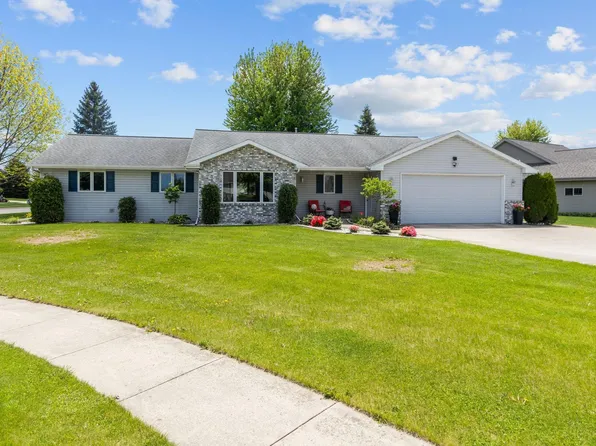 107 Bentwood Dr, Brillion, WI 54110