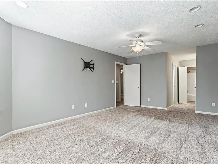 1009 Knights Bridge Ct — Photo 16