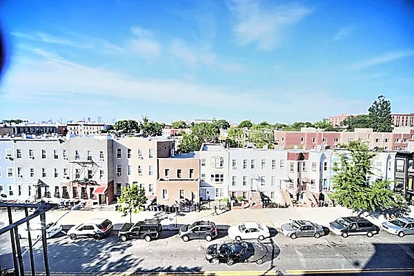 Rented by Metropolitan Realty | media 27