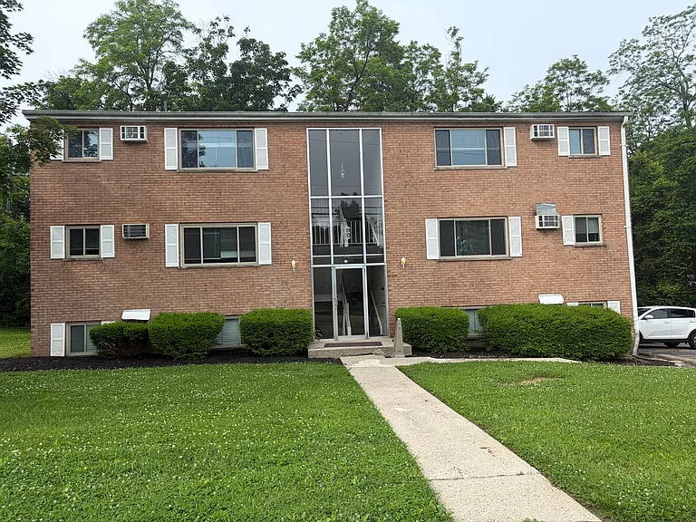 220 Oak Street — Photo 1
