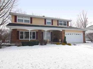9S165 Nantucket Dr, Darien, IL