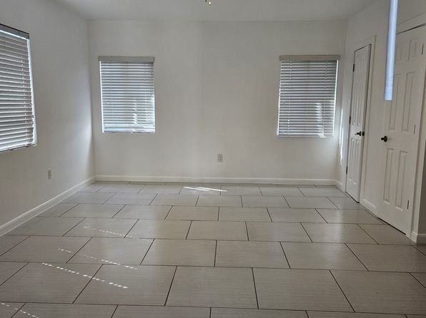 916 W 42nd St APT 105