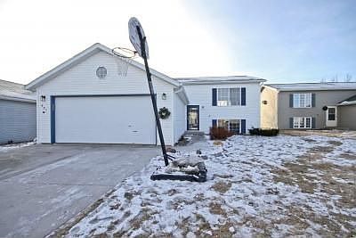 2nd image of 821 Elm Park Pl