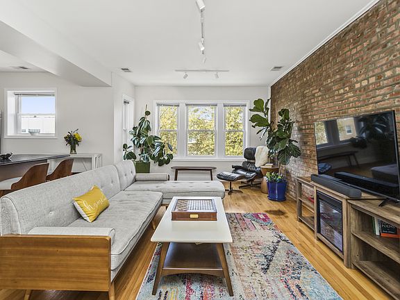 3rd image of 6115 N Claremont Ave APT 3S