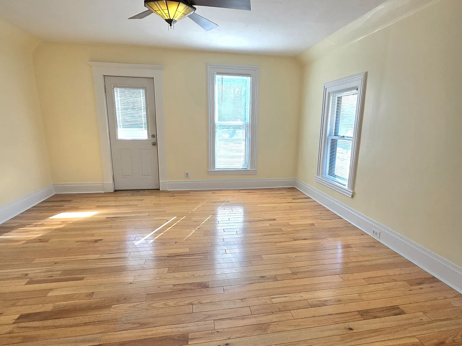 701 Lyon St NE — Photo 2
