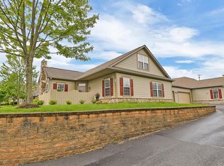 185 Reddington Village Ln, Newark, OH 43055