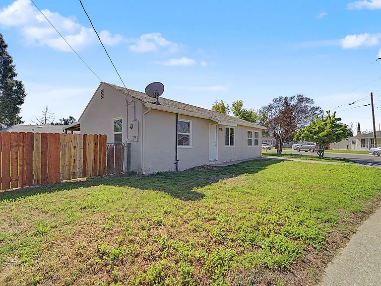 268 Del Monte Ave — Photo 3