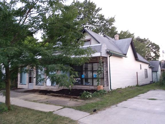 3rd image of 132 N Grant Ave