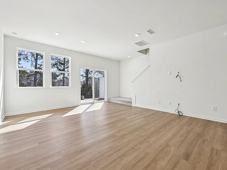 212 Parker Ln — Photo 16