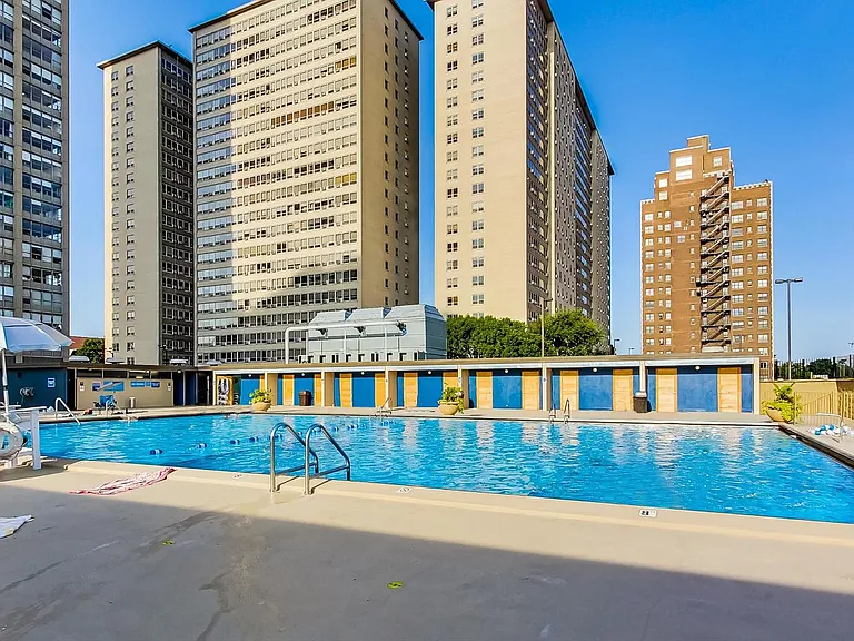 655 W Irving Park Rd #5303 — Photo 13