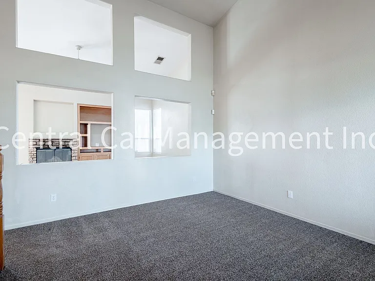 4000 Mariana Way — Photo 2