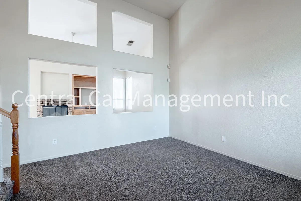 Building Photo - 4000 Mariana Way