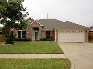 306 Crestview Dr, Arlington, TX 76018