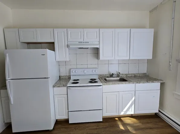 49 Center St APT 3, Ellenville, NY 12428