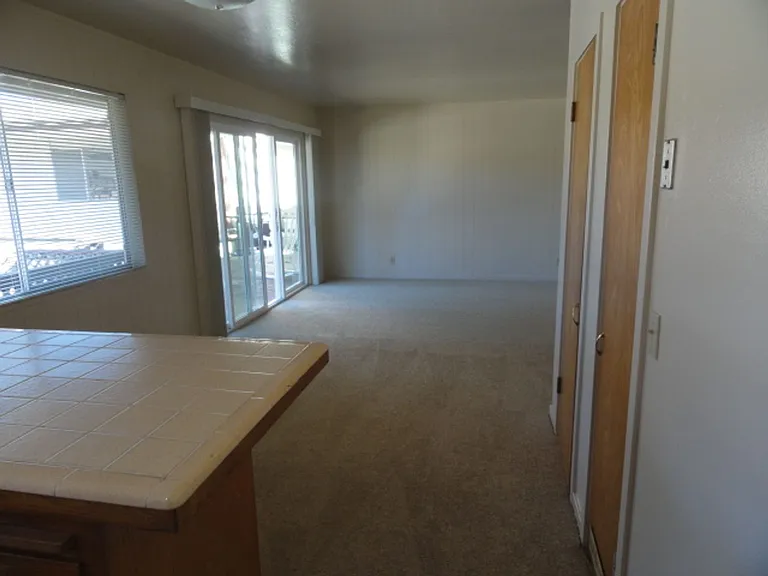 830 Sunset Dr — Photo 2